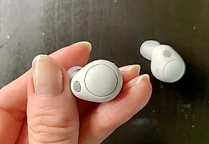 Sony вновь поднимает ставку: выходят наушники WF-C710N с невероятными характеристиками и прозрачным дизайном!