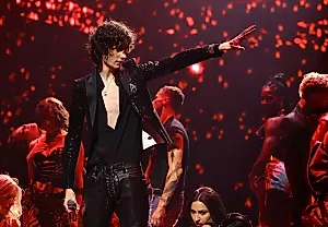 Sombr дебютирует на MTV VMA: огонь на сцене и в чартах