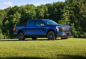 Ford представил новый F-150 Lightning STX: смена стратегии