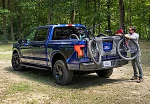 Ford обновил F-150 Lightning: представлен новый STX вместо XLT