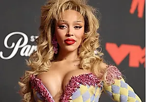 Самые яркие бьюти-образы на MTV VMA 2025