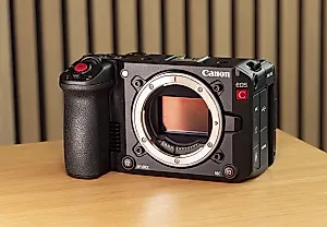 Canon EOS C50: Крошка против всех