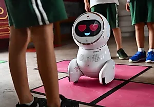 Социальные сети и мем "clanker": шутка, вышедшая из-под контроля