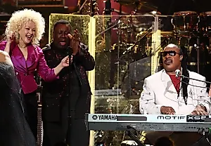 Грядущие «Грэмми-трибуны»: Earth, Wind & Fire и Cyndi Lauper на праздничных шоу