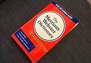 Perplexity против Merriam-Webster: Словари против ИИ
