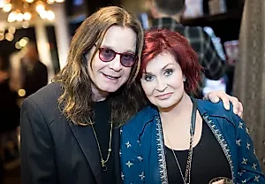 Sharon Osbourne благодарит поклонников за "неземную любовь" после смерти Оззи Осборна