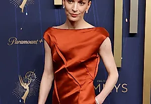 Britt Lower и тренды осени на красной дорожке Эмми 2025