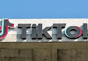 Хроники TikTok: три года, три запрета и одна сделка