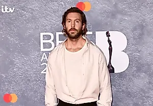 22 миллиона долларов...и никто не заметил? Скандал вокруг финансового советника Calvin Harris