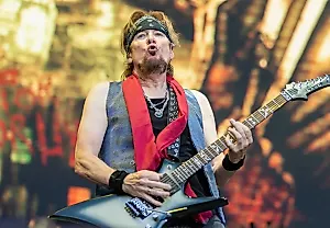 Участники Iron Maiden и Tool устроили джем на свадьбе дочери гитариста Adrian Smith