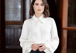 Лоб Zoey Deutch — идеальный акцент к её стильному наряду для путешествий