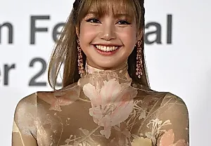 Lisa из Blackpink выбрала Maison Margiela: как смелость стала модой