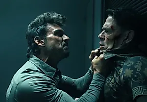 Frank Grillo о жестокой расправе Рика Флага-старшего над Миротворцем