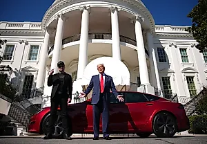 Семьи жертв аварий с Tesla бьют в набат: влияние Маска угрожает расследованиям