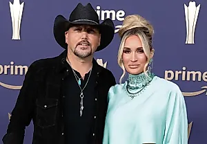 Jason Aldean поёт в память о Чарли Кирке