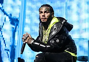 Tekashi 6ix9ine снова нарушил условия условного освобождения: драка в торговом центре