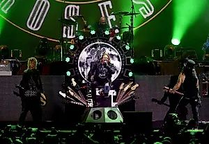 Завершение эпохи: Guns N' Roses и Фрэнк Феррер кажутся разбежавшимися друзьями