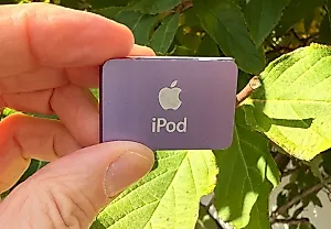 Пора вернуть iPod Shuffle в новой обёртке: без экрана, но по-умному