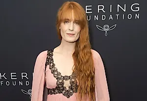 Florence Welch откровенно рассказала о потере маточной трубы после внематочной беременности и выкидыша: “Настойчивость врача спасла мне жизнь”