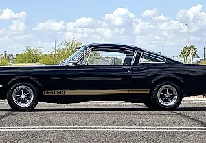 Легендарный Mustang Shelby GT350H выставлен на аукцион