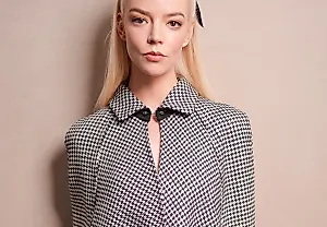 Аня Тейлор-Джой примеряет новый стиль на показе Dior