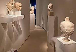 Шампанское, икра и проблемы с происхождением на TEFAF в Маастрихте