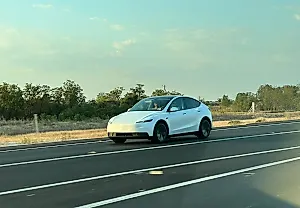 Tesla выпускает более дешевую Model Y — без излишеств