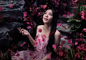 BLACKPINK: Jisoo интригует загадочным дуэтом