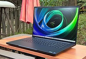 Razer Blade 18 (2025): гигантская мощь в ноутбуке