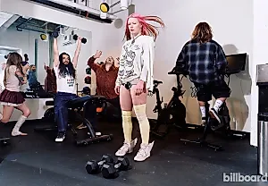 Wet Leg и их "Moisturizer": взросление под саундтрек хейтеров и Грэмми