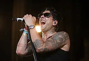 Смерть Йэна Уоткинса в тюрьме: финал скандальной истории Lostprophets