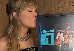 Taylor Swift бьёт все рекорды: альбом 'Showgirl' взорвал чарты Billboard