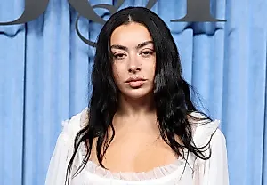 Charli XCX: Жизнь после ботокса и путь в кино