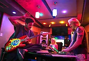PinkPantheress и Dave Bayley (Glass Animals) примут участие в первом Anti Social Camp UK