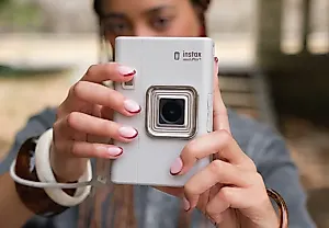 Fujifilm обновила Instax Mini LiPlay для любителей селфи