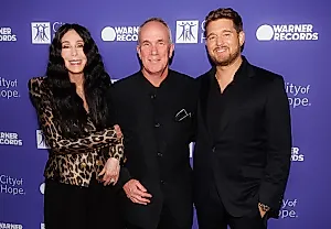 Гала-вечер City of Hope: как Cher и Michael Bublé поздравили Тома Корсона