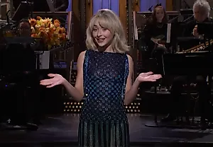 Sabrina Carpenter шутит о провокационной обложке альбома в вызывающем монологе на «SNL»