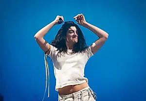 Лорд и Charli XCX: откровения и рёв фанатов