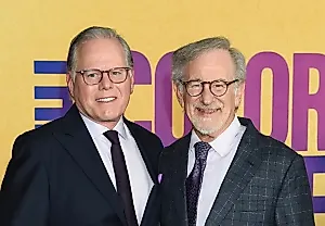 Переговоры о продаже Warner Bros. Discovery: кто включился в гонку?
