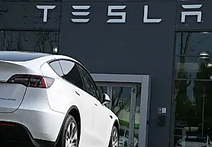 Прибыль Tesla падает несмотря на рекорды