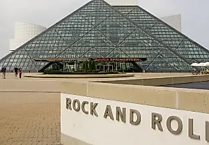 Rock & Roll Hall of Fame и Save the Music вместе помогут школьной музыке