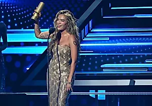 Главная сенсация Billboard Latin Music Awards 2025: рейтинги бьют рекорды, а латинские звёзды собирают награды пачками!