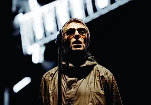 Лиам Галлахер устроил разнос на концерте Oasis после инцидента с фаерами в Мельбурне