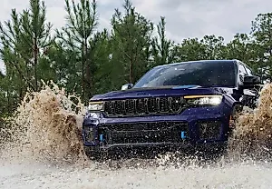 Stellantis отзывает гибриды Jeep из-за риска пожаров