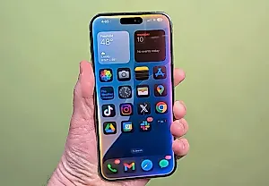 Apple тайно отдаёт Siri Google?