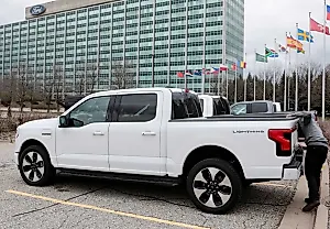 Производство Ford F-150 Lightning под угрозой