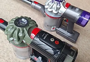 Dyson V8 Cyclone: апгрейд или развод? Битва пылесосов, которые доведут до истерики даже zen-буддиста