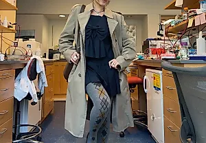 Днем биолог, ночью икона стиля: три формулы для всех случаев жизни от модного ученого
