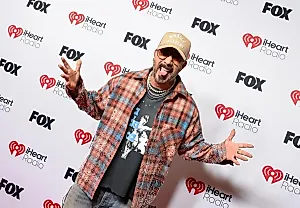 AJ McLean зовет Тейлор Свифт на сцену