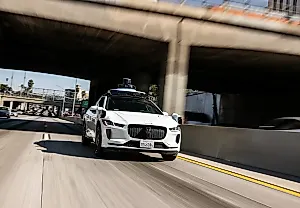 Waymo бросает робомобили на американские хайвеи